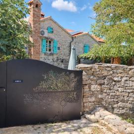 Stonehouse Zena with outdoor Kitchen and Garden