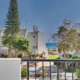 Oceanic Pearl Villa Deluxe - 200m from beach, hotel in Oroklini
