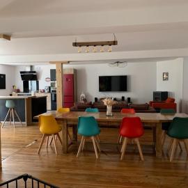 maison chaleureuse au pied des montagnes, hotel a Perles-et-Castelet