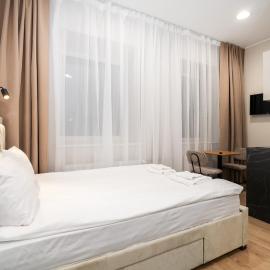 Airport-Bus - 13 North Studios - Apartment 6