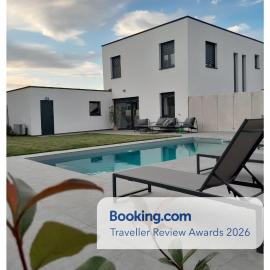 The Moment Luxury Suites, hotel a Parndorf