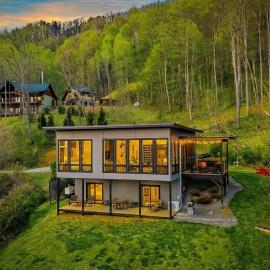 Candler Modern - Mountain & Forest Views, Bbq, hotel em Candler