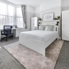 Cardiff City Guesthouse, Central Rooms, Fast Wi-Fi, On-Street Parking, hotel in Cardiff