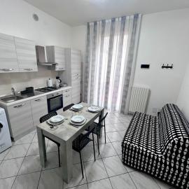 A due passi dal Centro Intero appartamento con AC e WiFi, viešbutis mieste Forlis
