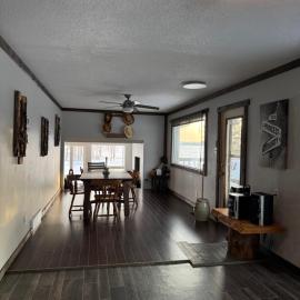 Cowboy Cabin- Lakefront Rental Northern Saskatchewan, hotel in Rabbit Lake