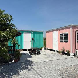 Che Inn D'Cabin, hotel Kampung Bunga Emas városában