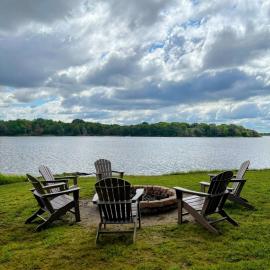 Hot Tub, Lake Views, Game Room, Kayaks, Cozy Vibes, hotel v destinaci Bonham