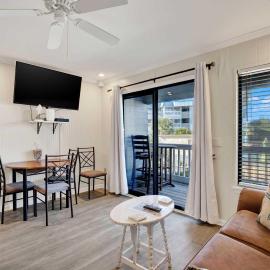 Savannah Beach & Racquet Club 115A, hotel in Tybee Island