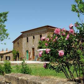Romantic Farmhouse with Pool, хотел в Сорано