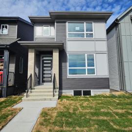 3 Bedroom Modern Luxury House - Family Friendly, 3 Queen Beds, Free Wi-Fi, and Free Parking, מלון בקלגרי