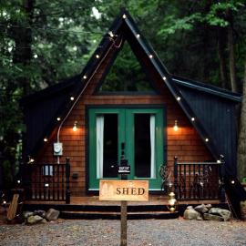 Romantic AFrame Cabin with Firepit, BBQ, Hotel in Pocono Pines