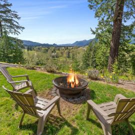 Hike, Fish, Hunt & Ski: Secluded Cascades Cabin!, hotel i Randle