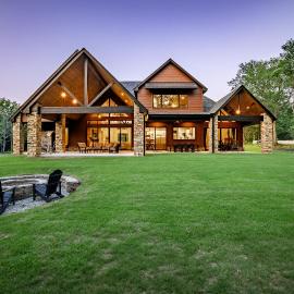 Lakefront Estate on 26 Acres: Hot Tub & Games