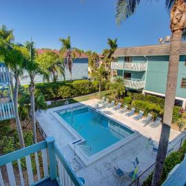 Anna Maria Island Bay Watch Bungalow, hotel in Bradenton Beach