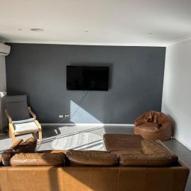 Modern 3 bed 2 bath house, parking and outdoor space