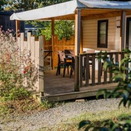 Mobil-home confortable avec terrasse à Espelette pour 5 personnes - API-1-52-1551, hotel in Espelette