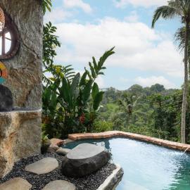 Royal Kemala Villa - Jungle View with Private Pool, hotelli kohteessa Tampaksiring