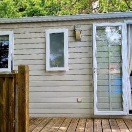 Mobil-home confortable pour 6 pers. avec terrasse près de Nibelle, hotel i Nibelle