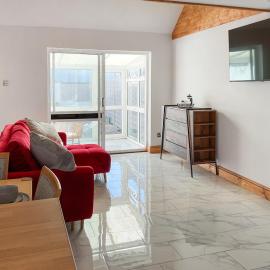 Clovelly Place, hotel in Oystermouth