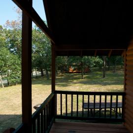Arrowhead Camping Resort Loft Cabin 20, hotel in Douglas Center