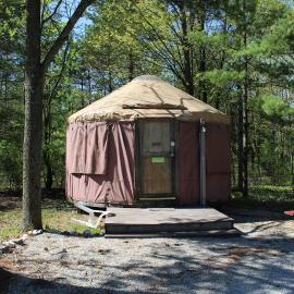 Tranquil Timbers Yurt 3, hotel in Sturgeon Bay