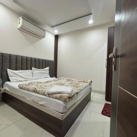 GREEN WAY HOTEL & RESTAURANt, hotel in Gangānagar