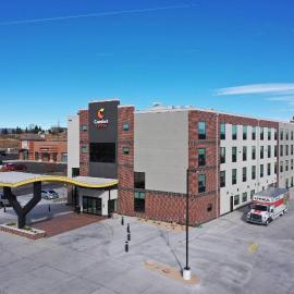 Comfort Suites Colorado Springs East - Medical Center Area، فندق في كولورادو سبرينغز