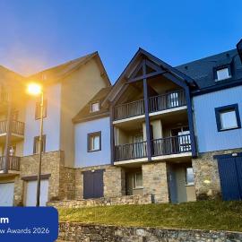 Grand appartement PEYRA'GOOD tout équipé linge de lit et de toilette inclus - 8 couchages - Station Peyragudes - Vue montagne - 2 balcons-terrasses, готель у місті Germ