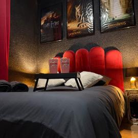 Ciné Room Home Cinema Netflix Experience, хотел в Люнел