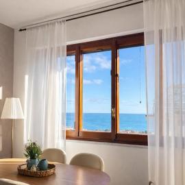 Iridea Holiday Home - Stunning Sea View Terraces in Sanremo, hotel in San Remo