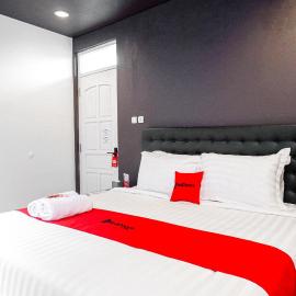 RedDoorz near Bukitsari Semarang โรงแรมในJatingaleh