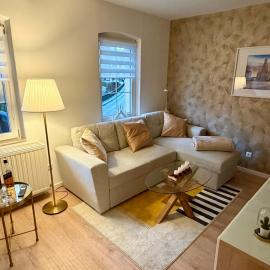 Ferienwohnung Kathy - Moderne, stilvolle Ferienwohnung mit Balkon, Sauna und kostenlosem Parkplatz im schönen Elbsandsteingebirge