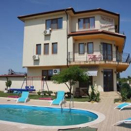 Златна люспа, hotel i Balgarevo