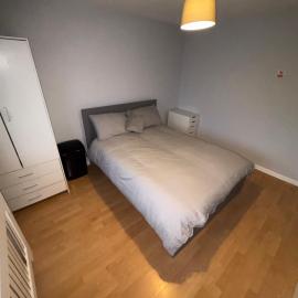 Cosy room 4 T Gatwick, hotel in Crawley