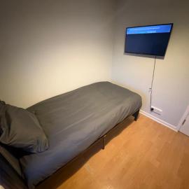 Cosy room 6 T Gatwick, hotel in Crawley
