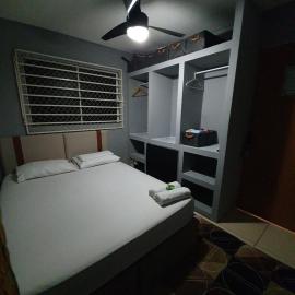 Bedroom Airport, hotel u gradu Masejo
