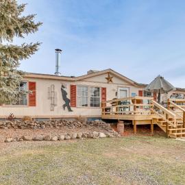 Hike, Fish & Unwind: Mtn-View Gem in Cedaredge!, hotel en Cedaredge