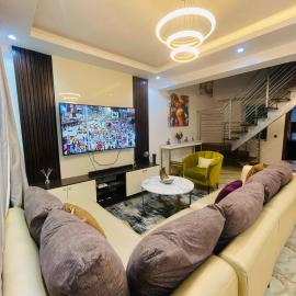 Blue Bell Suites, hotelli kohteessa Lekki