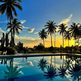 Villa Ina Farm Retreat - Seaviews & Sunset in Sor, hotel in Pangpang