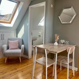 The Nest at Number 10, hotelli kohteessa South Marston