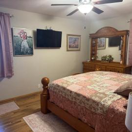 Muncie 3 bed 2 bath entire home lots of kids toys and two high chairs
