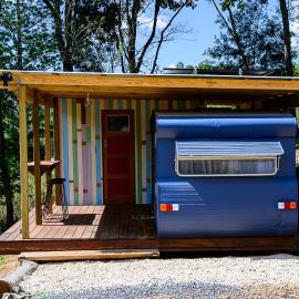 Little Soho- Romantic Vintage Stay l Noosa Hinterland, hotelli kohteessa Traveston