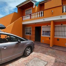 CASA FAMILIAR PARRILLA y Estacionam