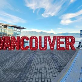 New Bright Modern Guest Suite in Vancouver, hotel din Burnaby