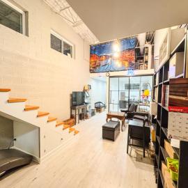 Comfort West Urban Chicago loft house