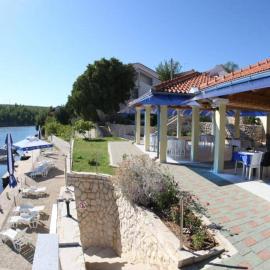 Cosy apartment in Obrovac with spa bath، فندق في أوبروفاتش