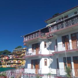 Deo-dar Villa Hotel、ダルムシャーラのホテル