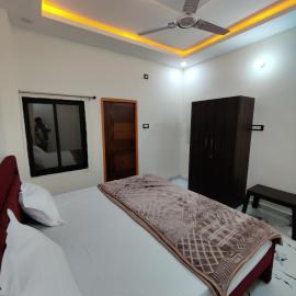 Hotel Ekana, hotel di Chhatarpur