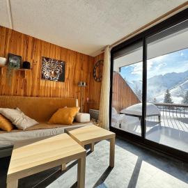 Appartement cosy au pied des pistes avec balcon et vue montagne, hotel in Gouaux-de-Larboust