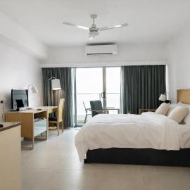 Darwin Central Escape Hotel Style Apartment with Kitchen , Pool , Gym , Car Park,Balconey